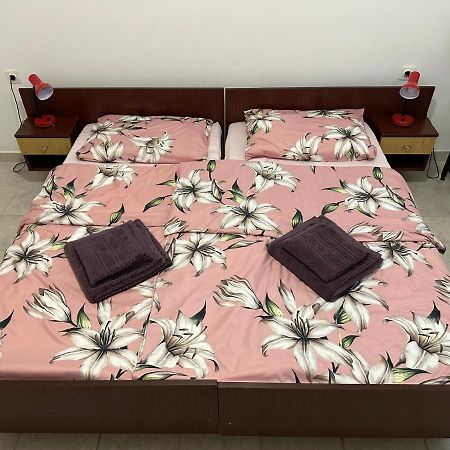 Apartmani Marko Novalja Buitenkant foto