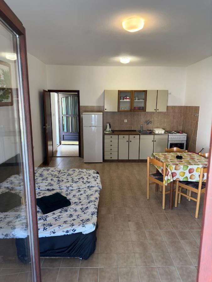 Apartmani Marko Novalja Buitenkant foto
