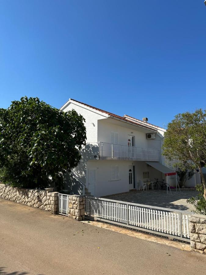 Apartmani Marko Novalja Buitenkant foto