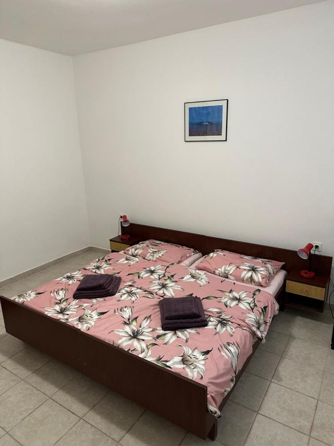Apartmani Marko Novalja Buitenkant foto