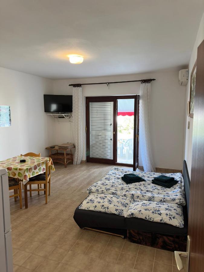 Apartmani Marko Novalja Buitenkant foto