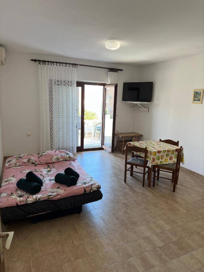 Apartmani Marko Novalja Buitenkant foto