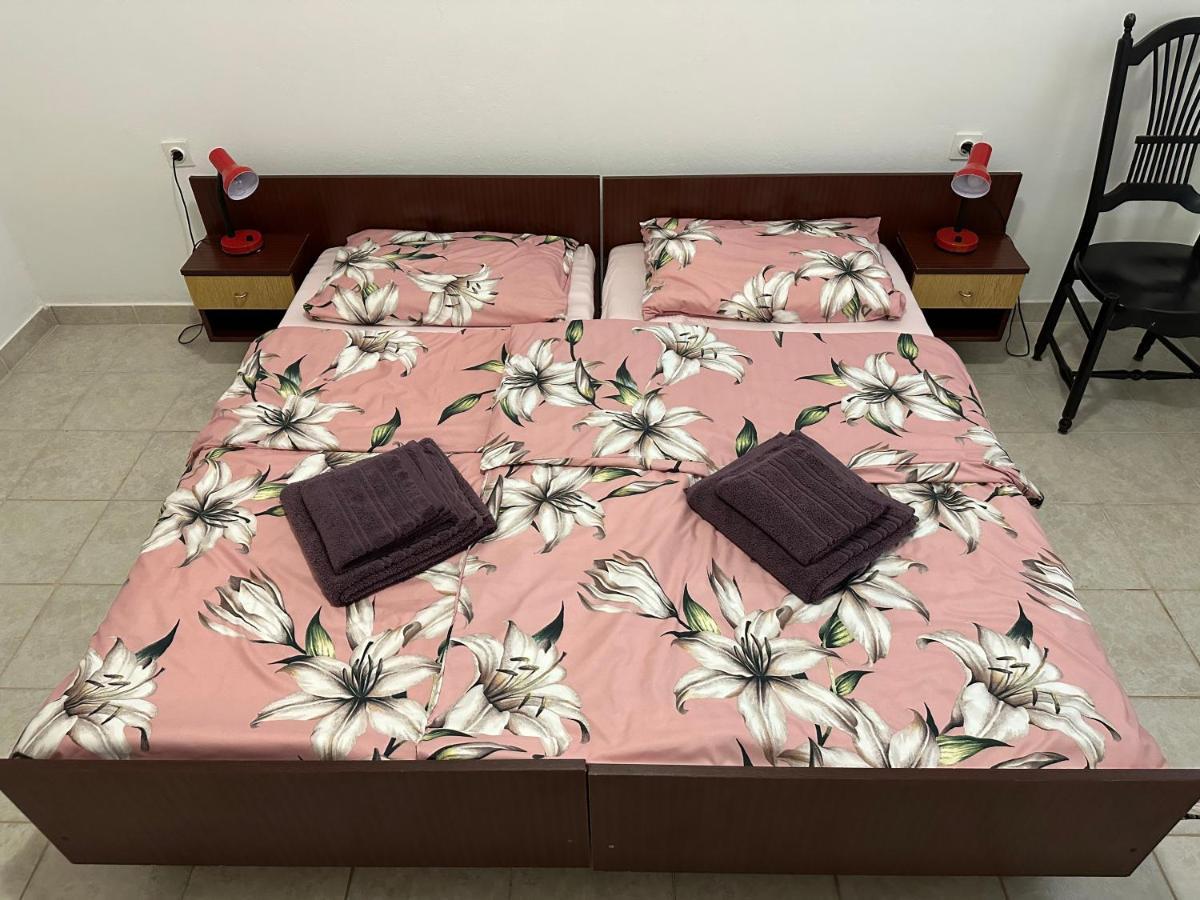 Apartmani Marko Novalja Buitenkant foto