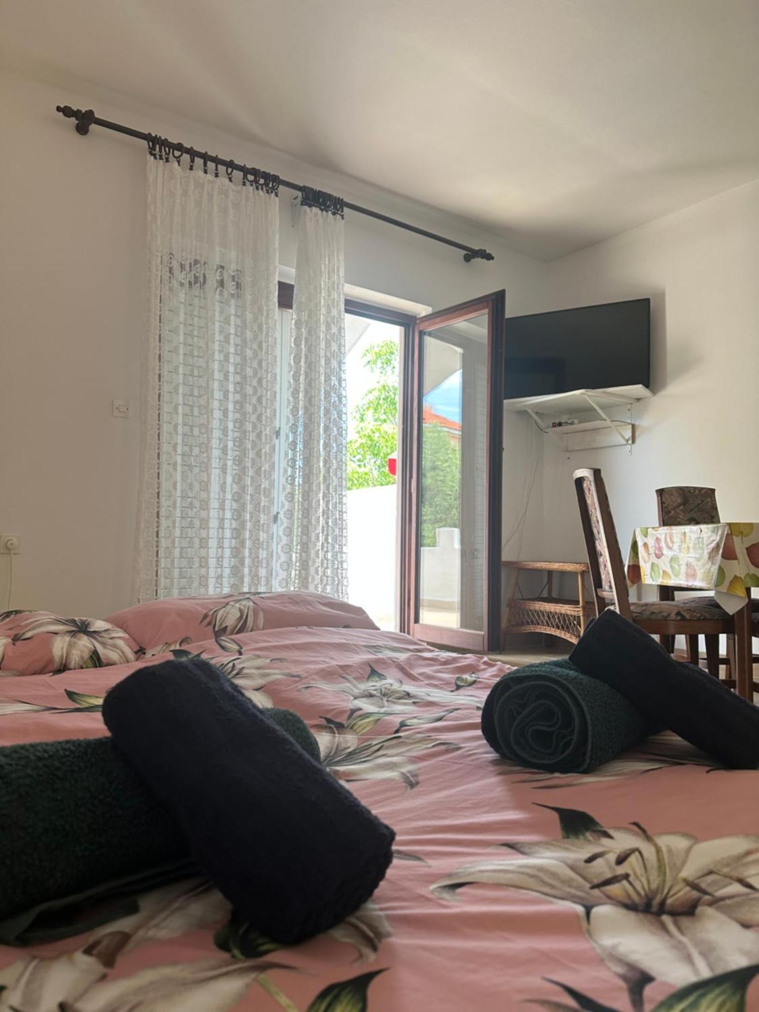 Apartmani Marko Novalja Buitenkant foto